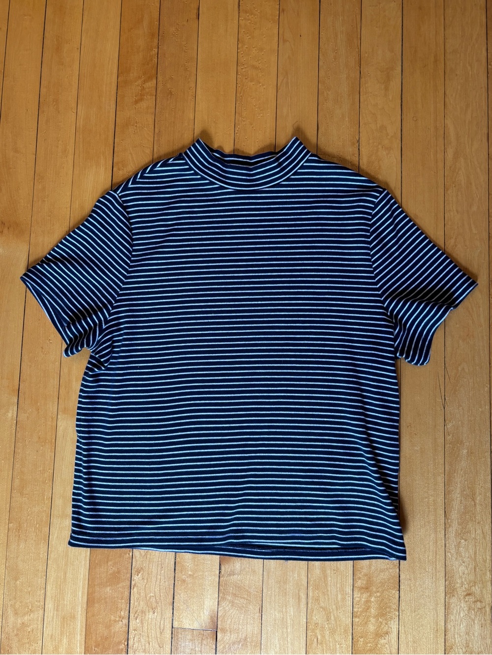 EUC Levi's Effortless Short-Sleeve, Mock Neck, Slim Fit Striped Tee | Women's XL